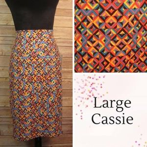 NWT LuLaRoe Large Cassie pencil skirt